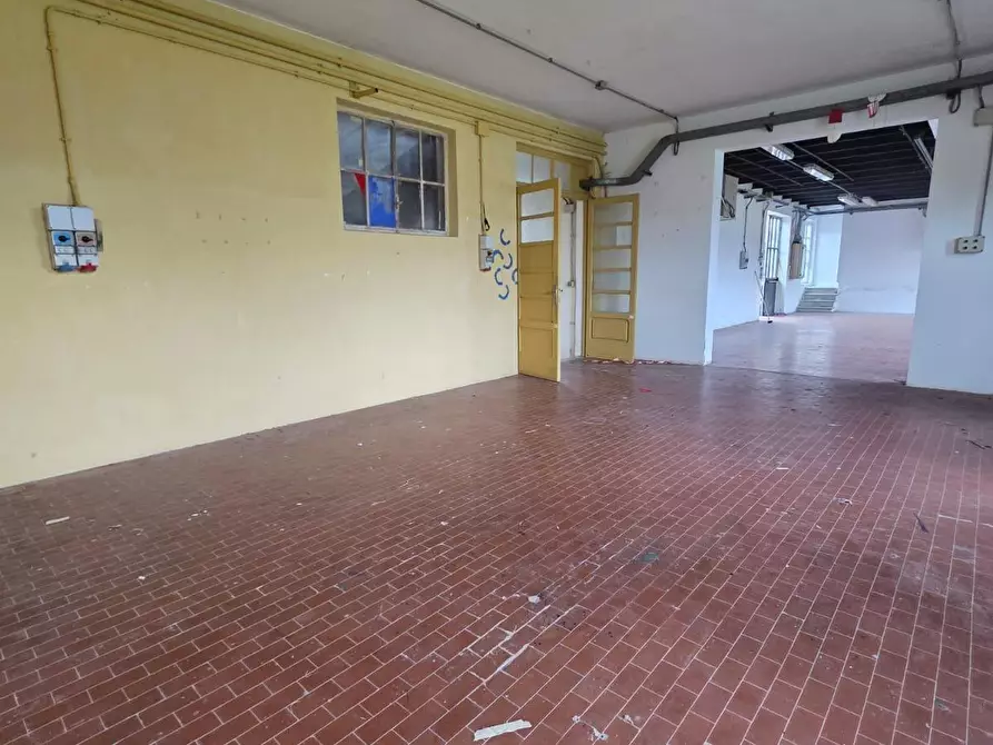 Immagine 41 di Attività artigianale in vendita  a Capannori