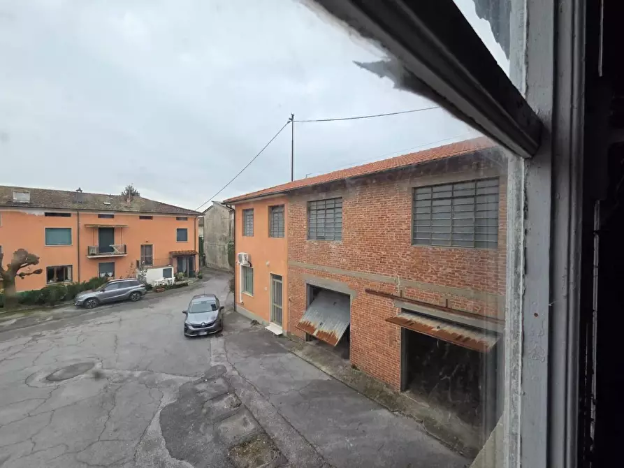 Immagine 28 di Attività artigianale in vendita  a Capannori