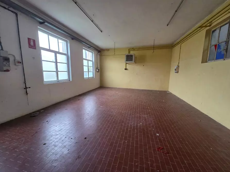 Immagine 42 di Attività artigianale in vendita  a Capannori