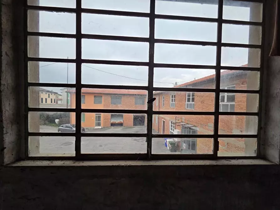 Immagine 34 di Attività artigianale in vendita  a Capannori