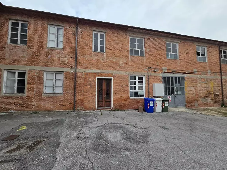 Immagine 20 di Attività artigianale in vendita  a Capannori