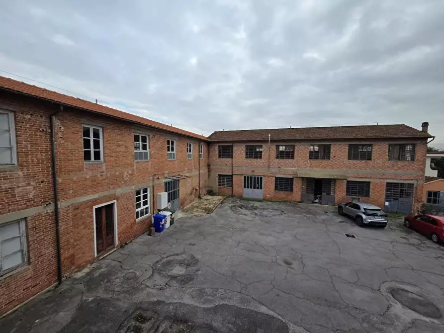 Immagine 7 di Attività artigianale in vendita  a Capannori