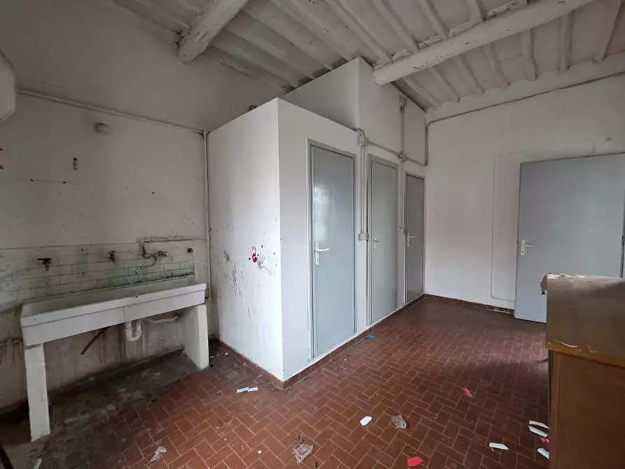 Immagine 23 di Attività artigianale in vendita  a Capannori