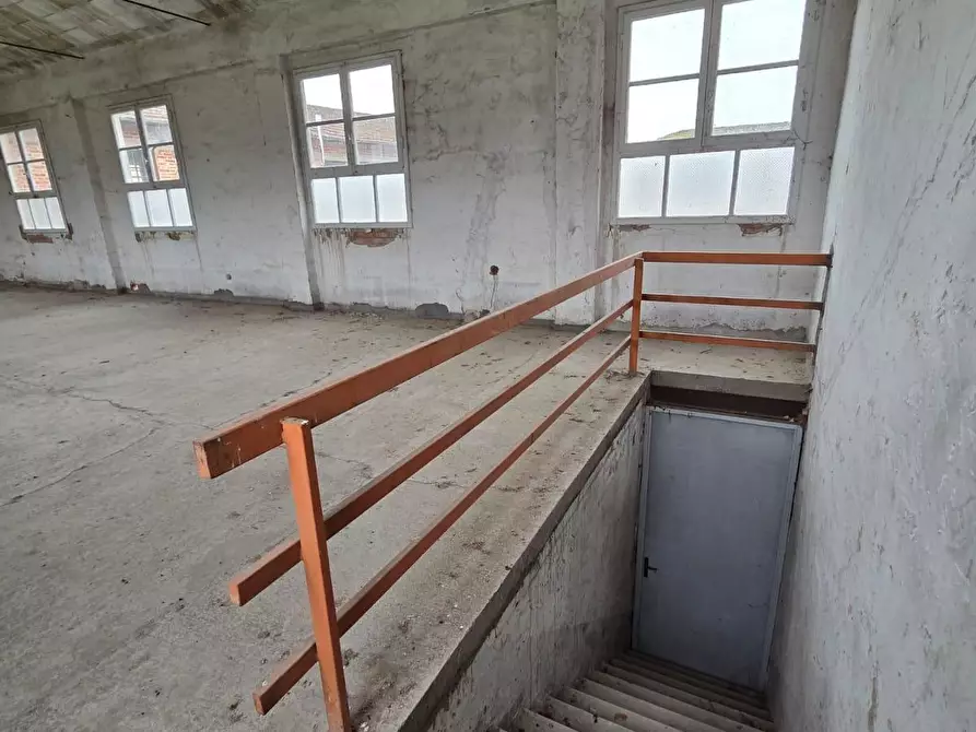 Immagine 30 di Attività artigianale in vendita  a Capannori