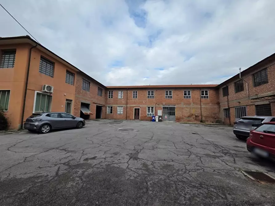 Immagine 2 di Attività artigianale in vendita  a Capannori