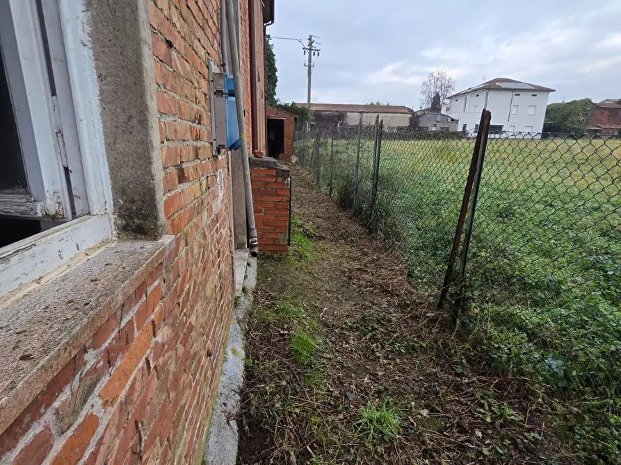 Immagine 40 di Attività artigianale in vendita  a Capannori