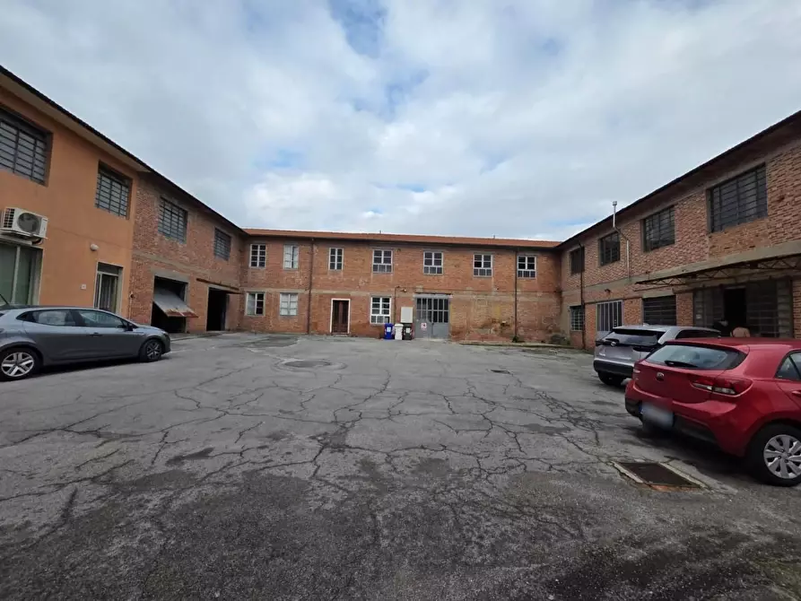 Immagine 6 di Attività artigianale in vendita  a Capannori