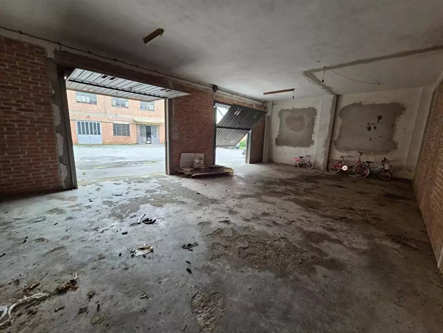 Immagine 10 di Attività artigianale in vendita  a Capannori