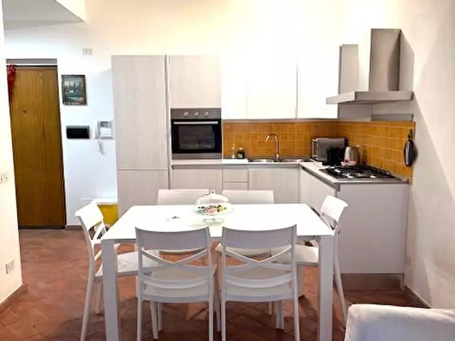 Immagine 5 di Appartamento in vendita  a Siena