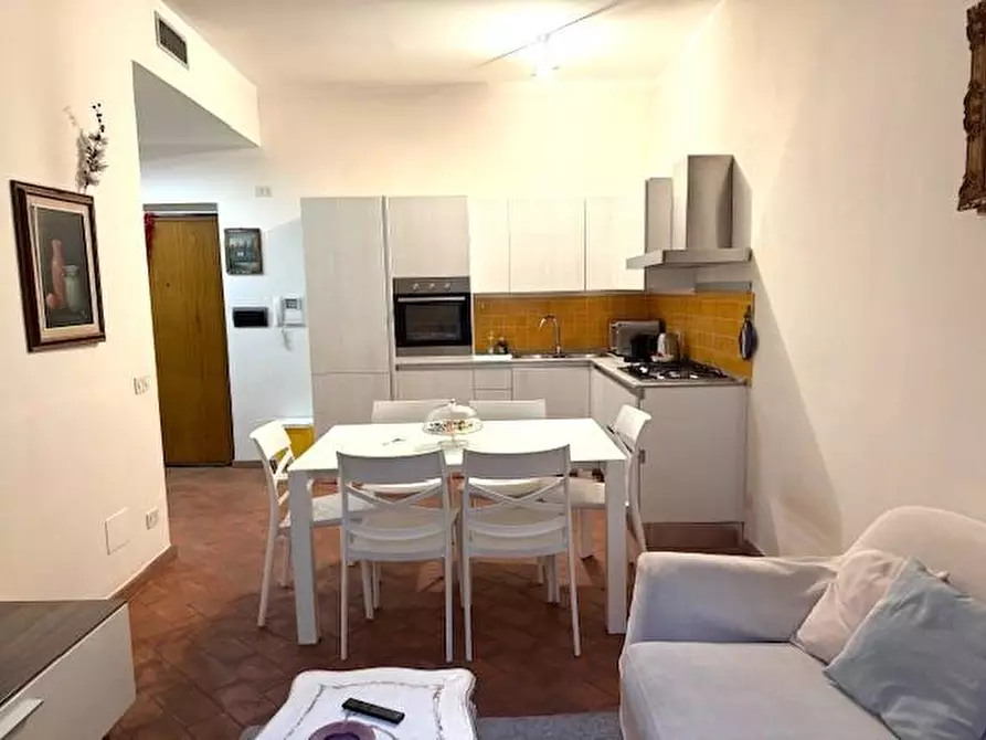 Immagine 2 di Appartamento in vendita  a Siena