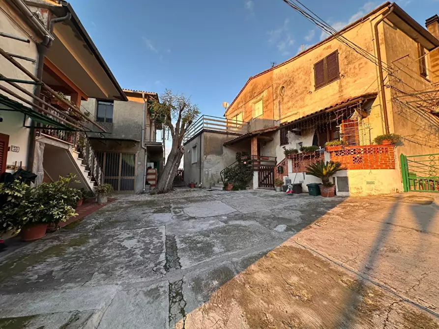 Immagine 1 di Casa semindipendente in vendita  a Crespina Lorenzana