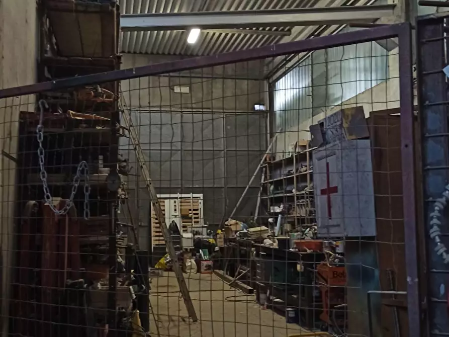 Immagine 25 di Attività artigianale in vendita  a Lucca