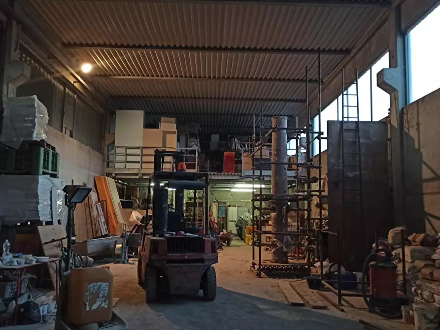 Immagine 20 di Attività artigianale in vendita  a Lucca