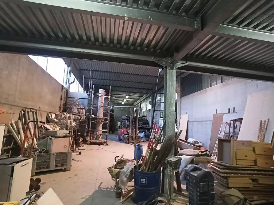 Immagine 26 di Attività artigianale in vendita  a Lucca