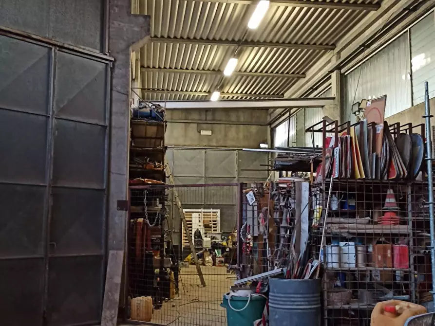 Immagine 24 di Attività artigianale in vendita  a Lucca