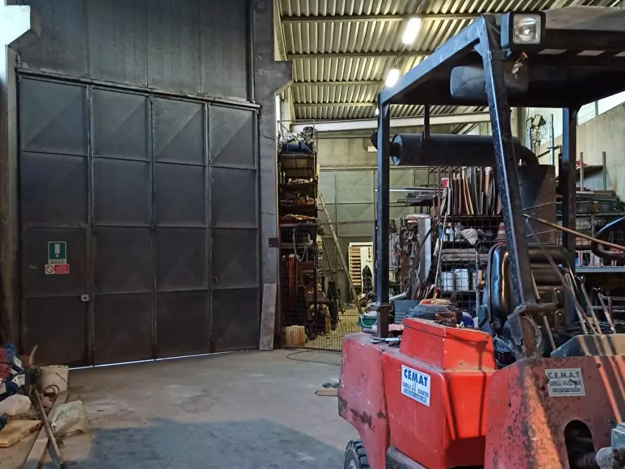 Immagine 21 di Attività artigianale in vendita  a Lucca