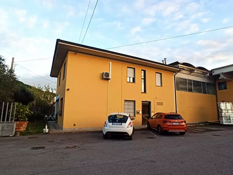 Immagine 2 di Attività artigianale in vendita  a Lucca