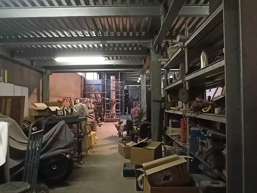 Immagine 27 di Attività artigianale in vendita  a Lucca