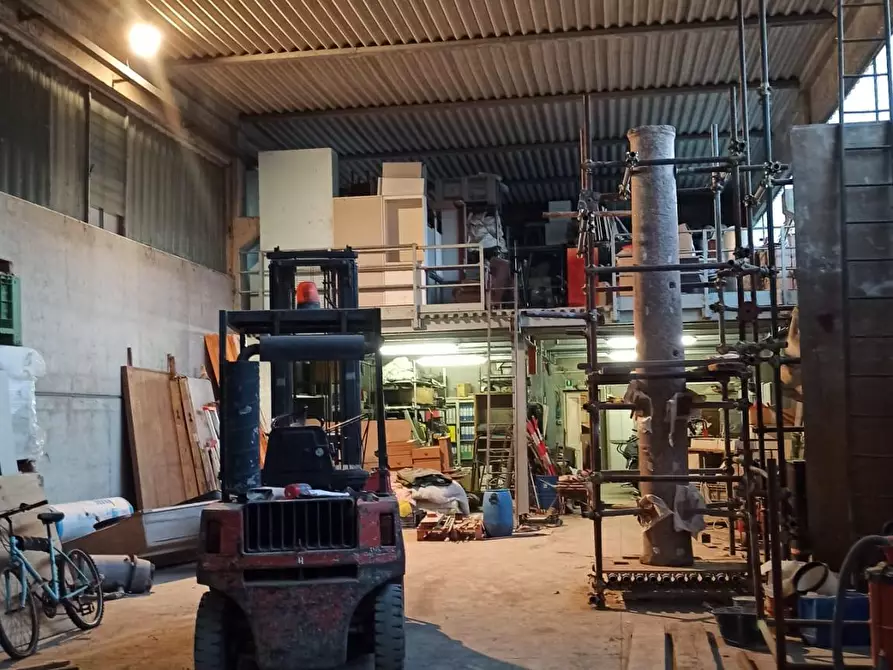 Immagine 19 di Attività artigianale in vendita  a Lucca