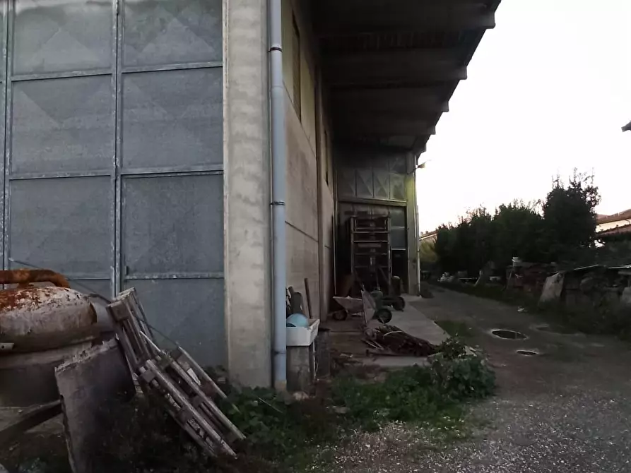 Immagine 10 di Attività artigianale in vendita  a Lucca