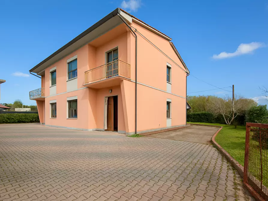 Immagine 1 di Casa semindipendente in vendita  a Bientina