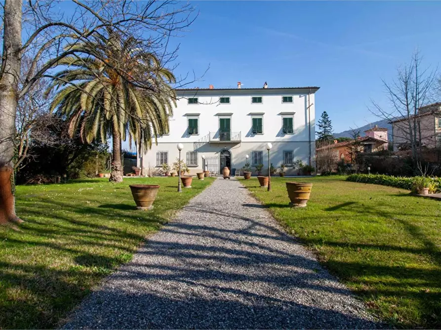 Immagine 1 di Villa in vendita  a San Giuliano Terme