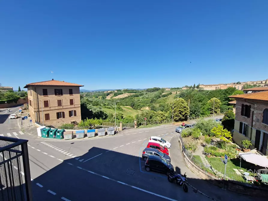 Immagine 16 di Appartamento in vendita  a Siena