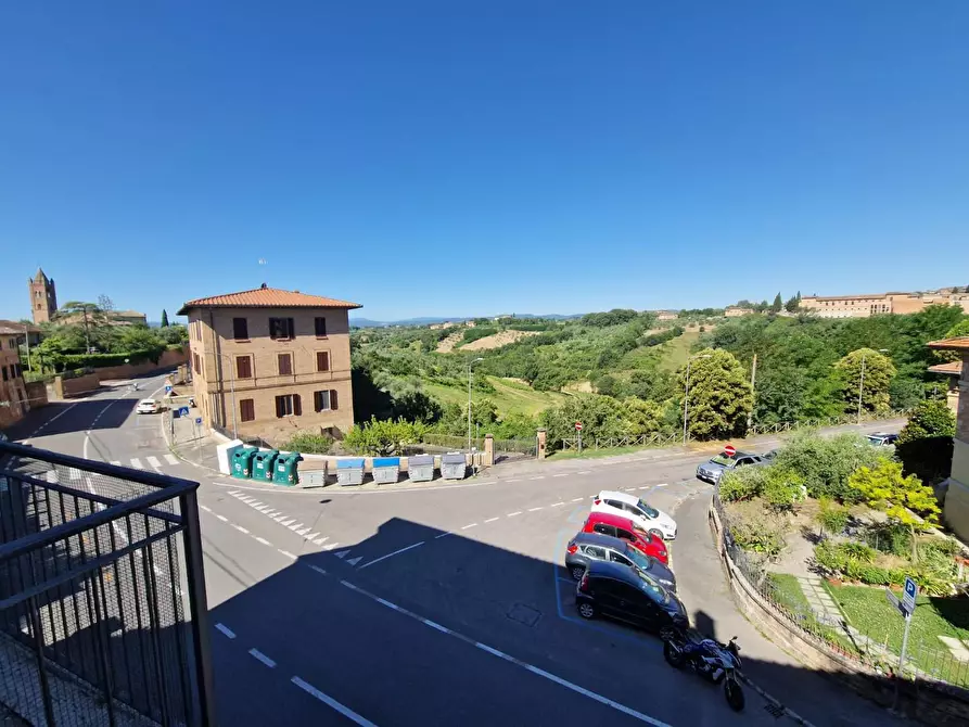 Immagine 17 di Appartamento in vendita  a Siena
