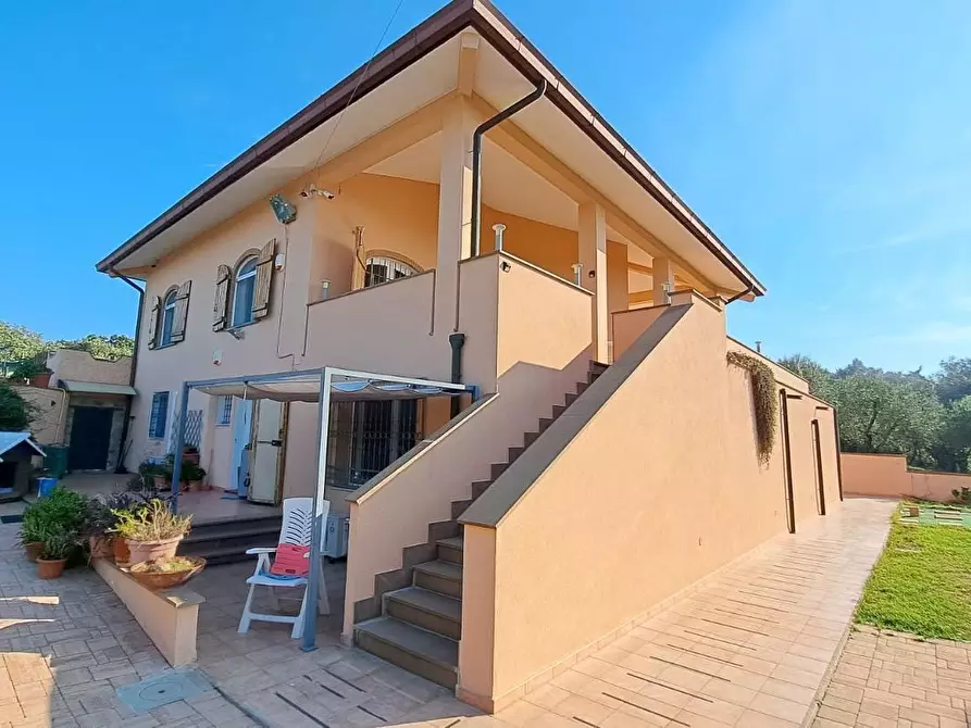 Immagine 2 di Villa in vendita  a Rosignano Marittimo