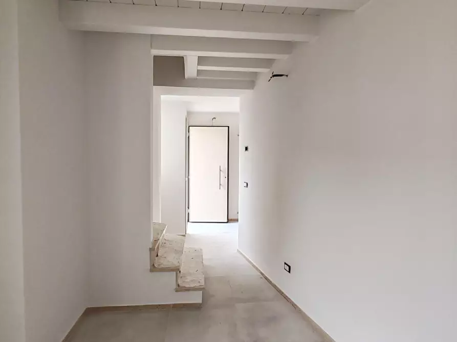 Immagine 1 di Villetta a schiera in vendita  a Massa