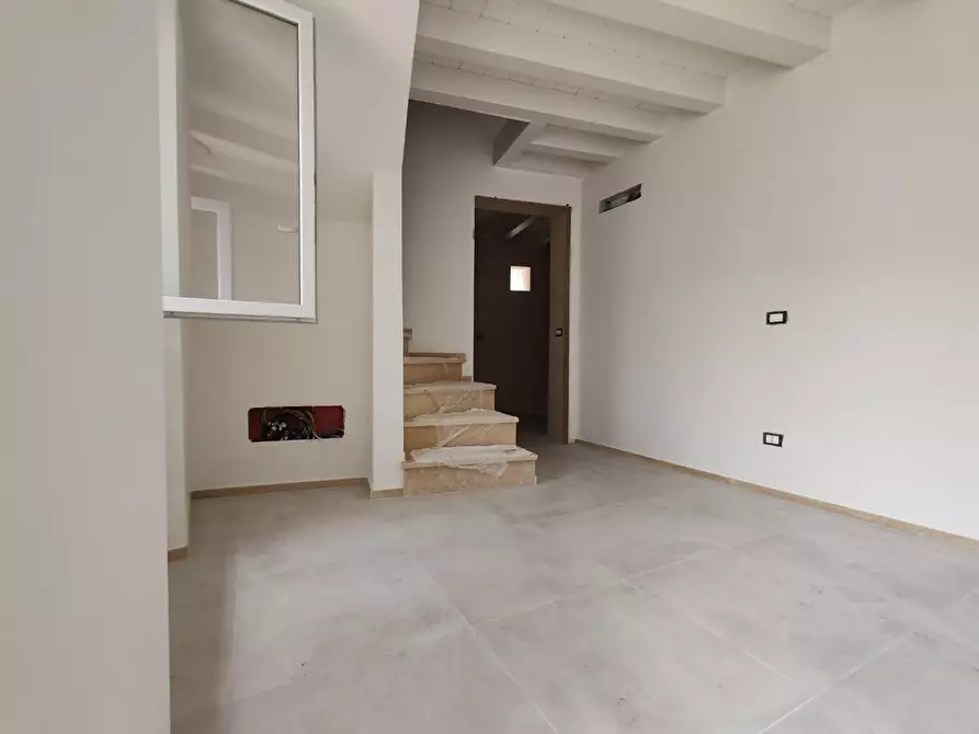 Immagine 9 di Villetta a schiera in vendita  a Massa