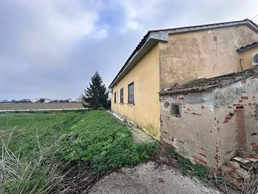 Immagine 28 di Villa in vendita  a Cascina