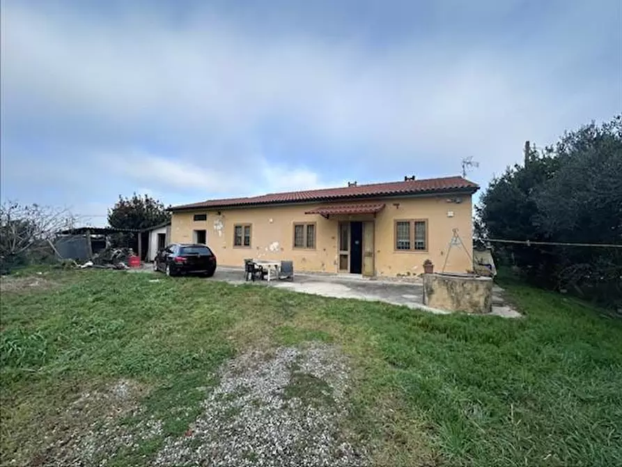 Immagine 21 di Villa in vendita  a Cascina