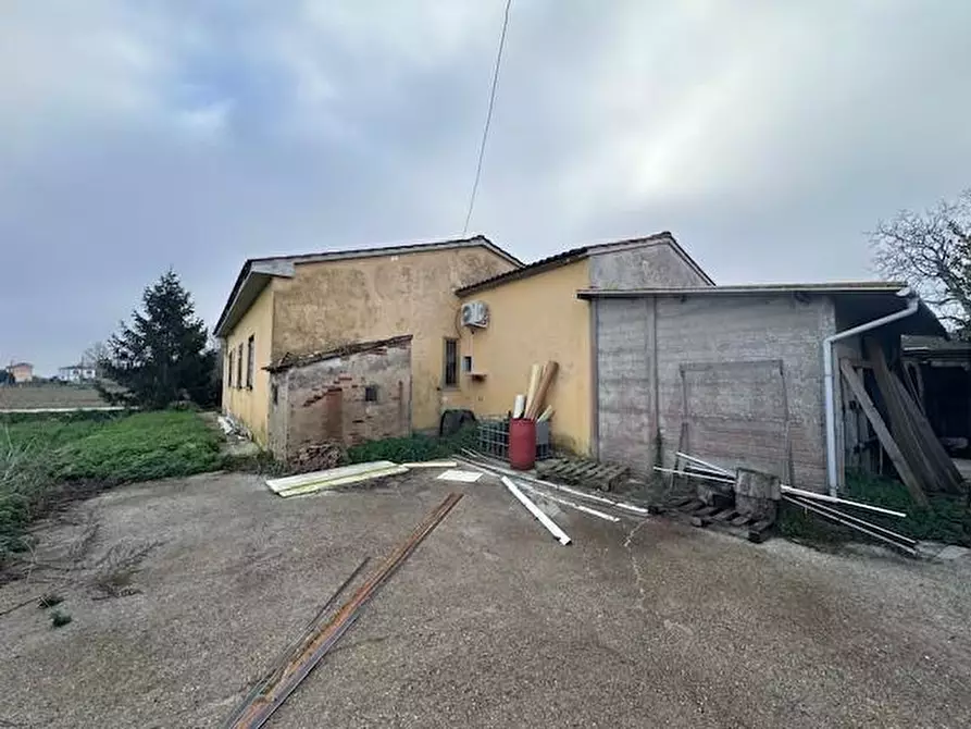 Immagine 27 di Villa in vendita  a Cascina
