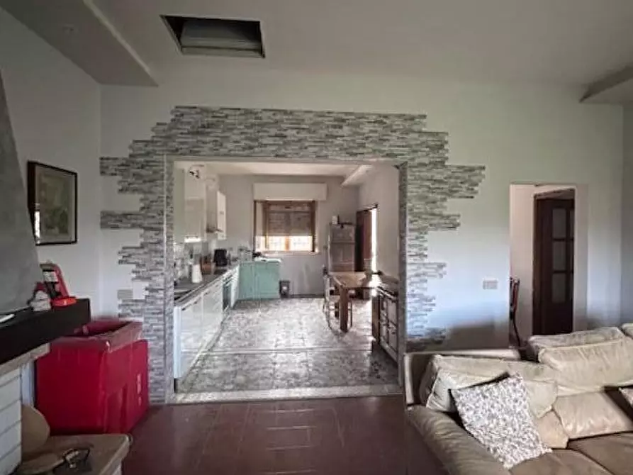 Immagine 11 di Villa in vendita  a Cascina