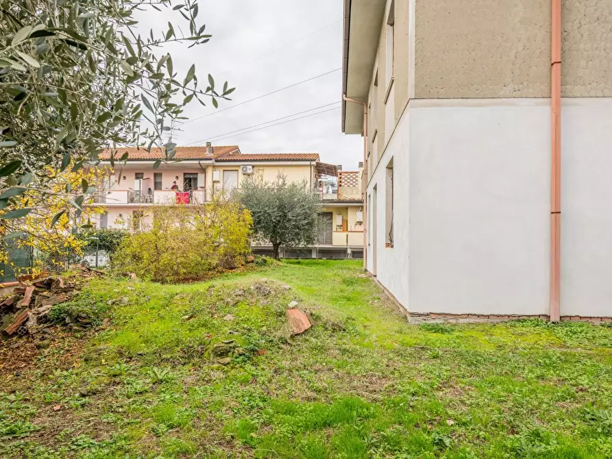 Immagine 8 di Villa in vendita  a Calcinaia