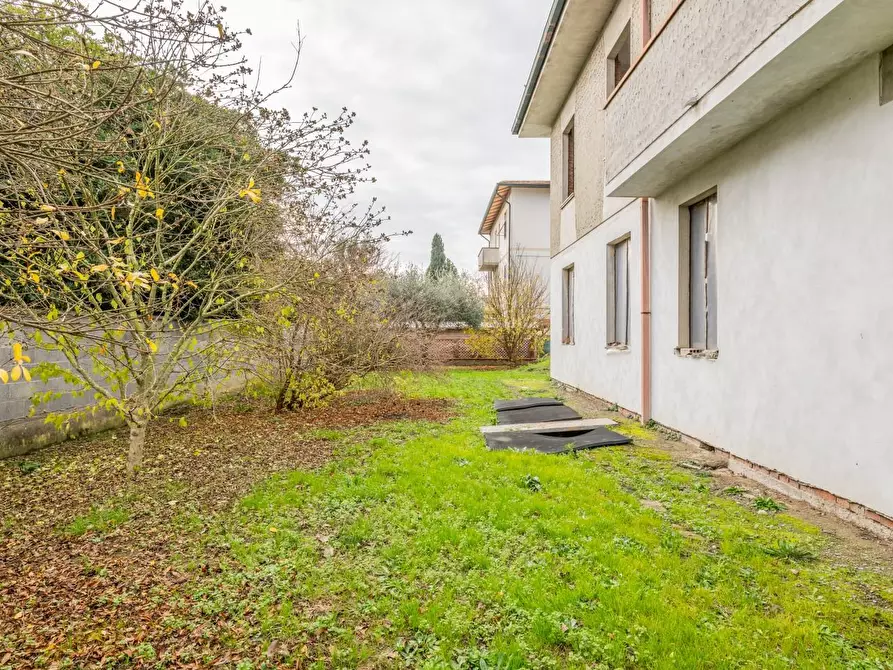 Immagine 6 di Villa in vendita  a Calcinaia