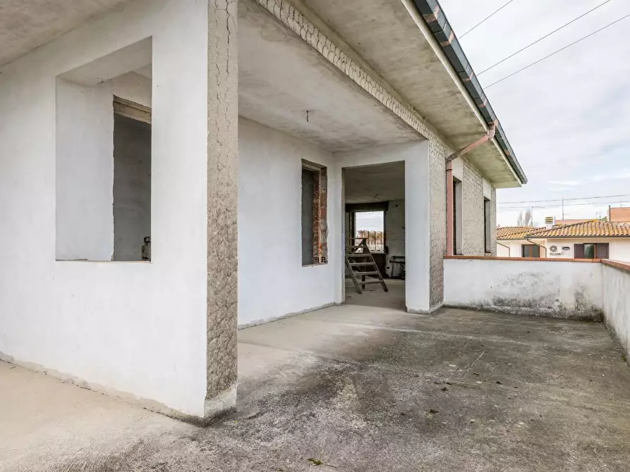 Immagine 26 di Villa in vendita  a Calcinaia