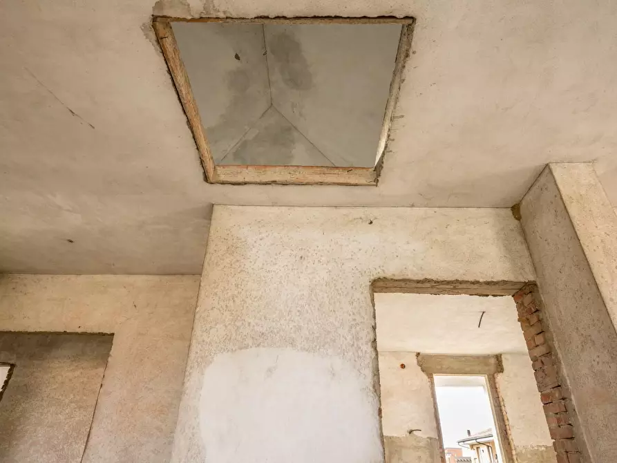 Immagine 42 di Villa in vendita  a Calcinaia