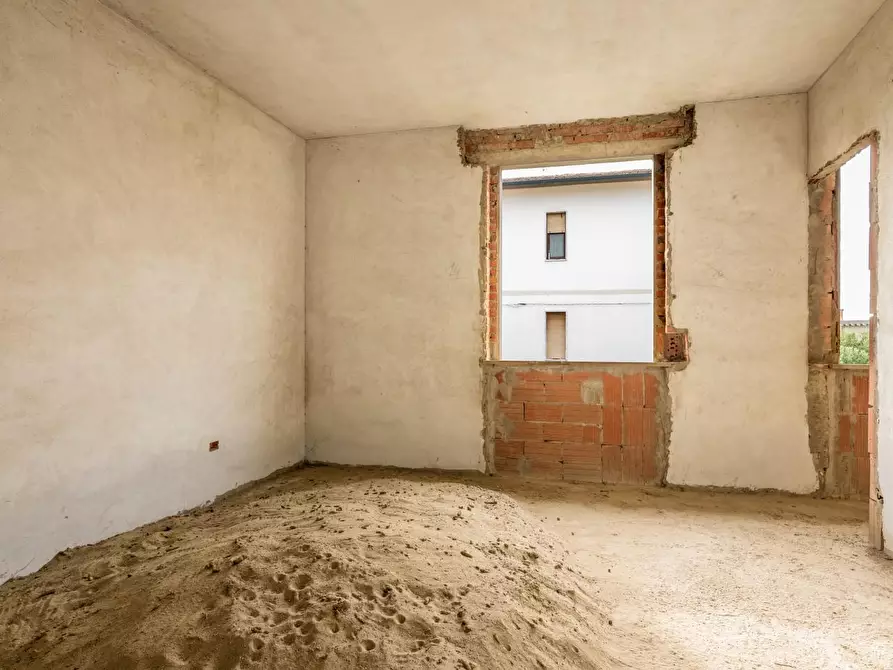 Immagine 34 di Villa in vendita  a Calcinaia