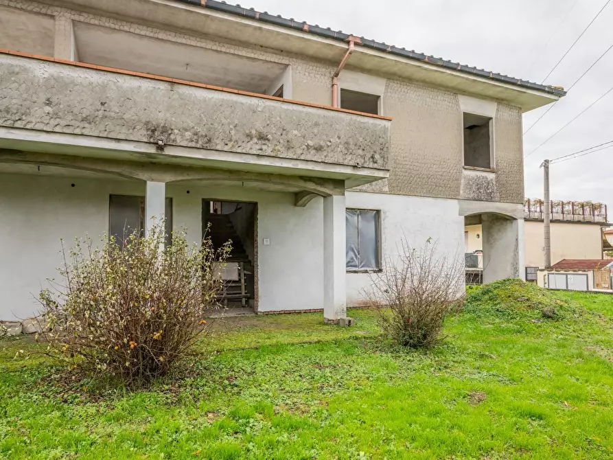 Immagine 4 di Villa in vendita  a Calcinaia