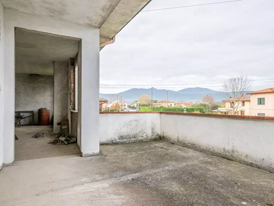 Immagine 27 di Villa in vendita  a Calcinaia