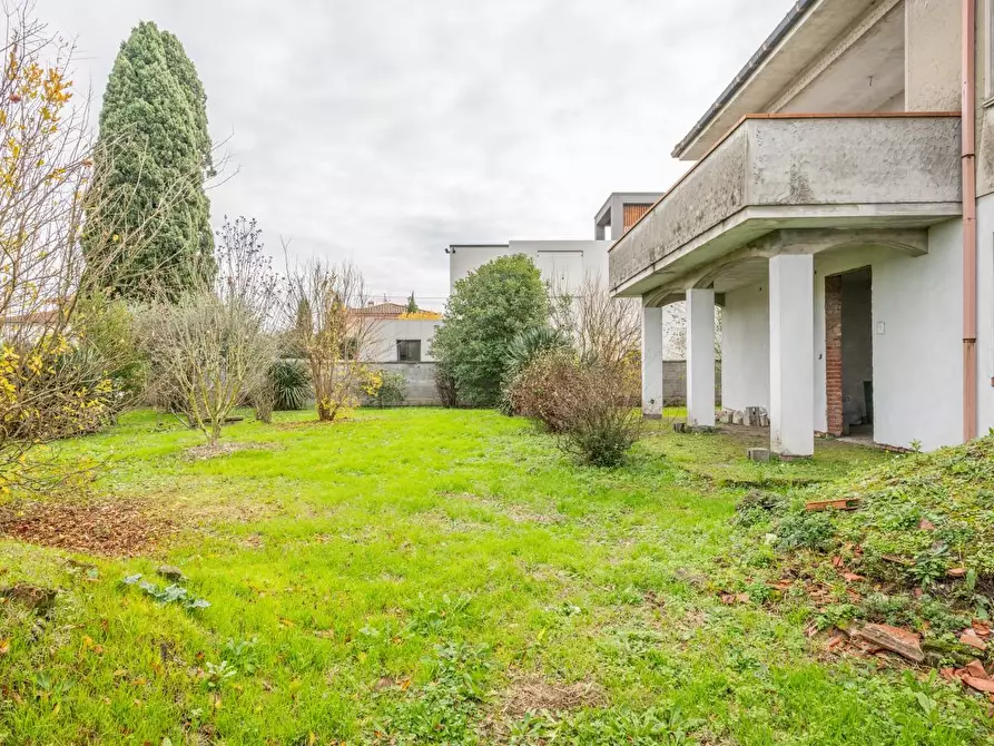 Immagine 2 di Villa in vendita  a Calcinaia