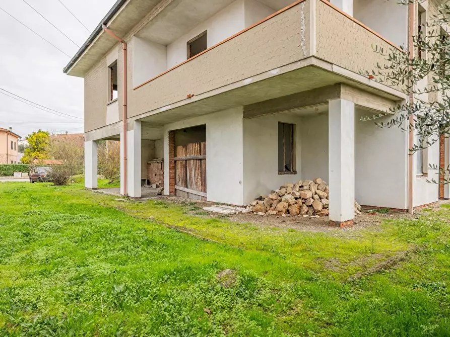 Immagine 12 di Villa in vendita  a Calcinaia