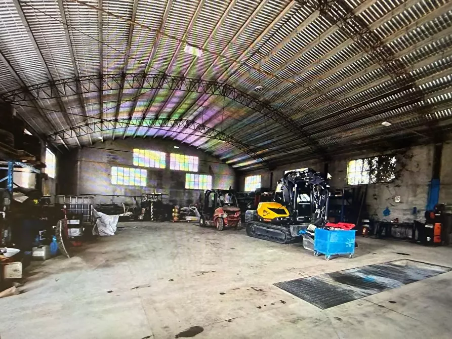 Immagine 3 di Capannone industriale in affitto  a Ortonovo