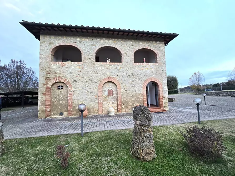 Immagine 1 di Casa colonica in vendita  a Poggibonsi