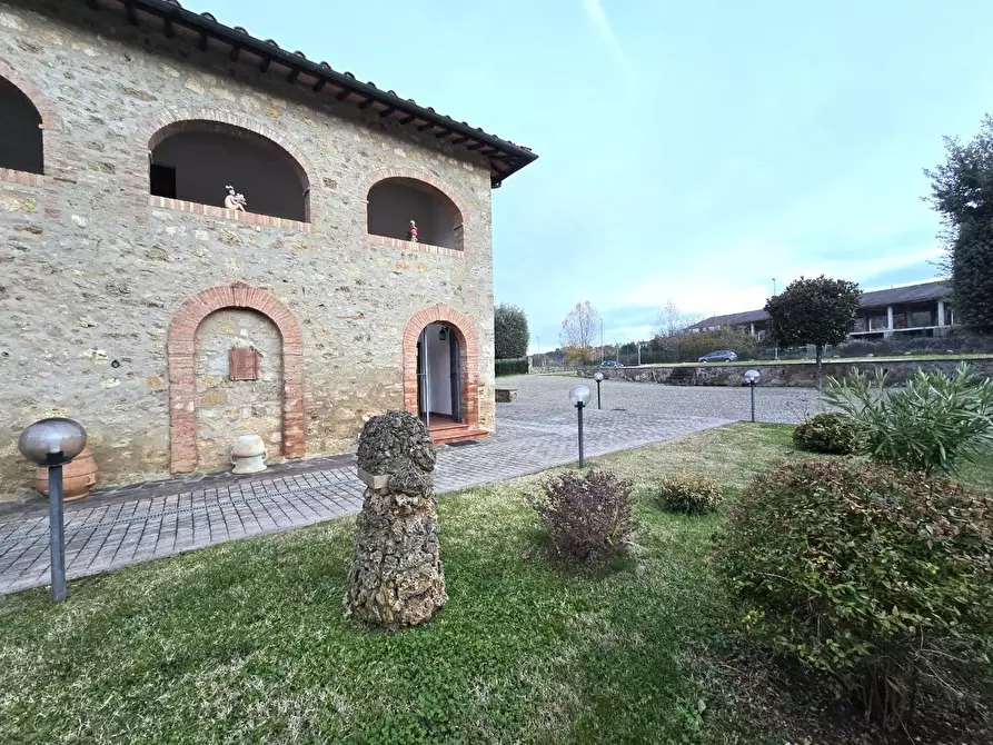 Immagine 4 di Casa colonica in vendita  a Poggibonsi