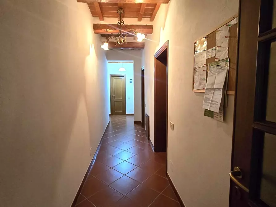 Immagine 10 di Casa colonica in vendita  a Poggibonsi