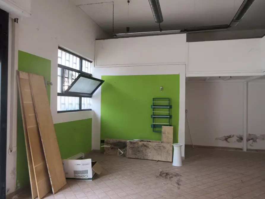 Immagine 4 di Locale commerciale in vendita  a Empoli