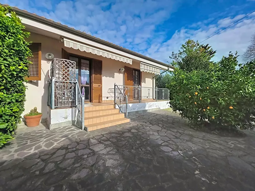 Immagine 1 di Villa in vendita  a San Giuliano Terme